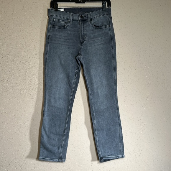 GAP Vintage Slim Mid Rise Gray Denim Jeans Straight Slim Leg Size 6 R 28 - Picture 1 of 15